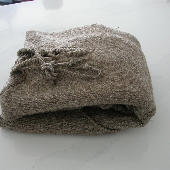 Chunky 100% Wool Hoodie - Picture 6 of 7